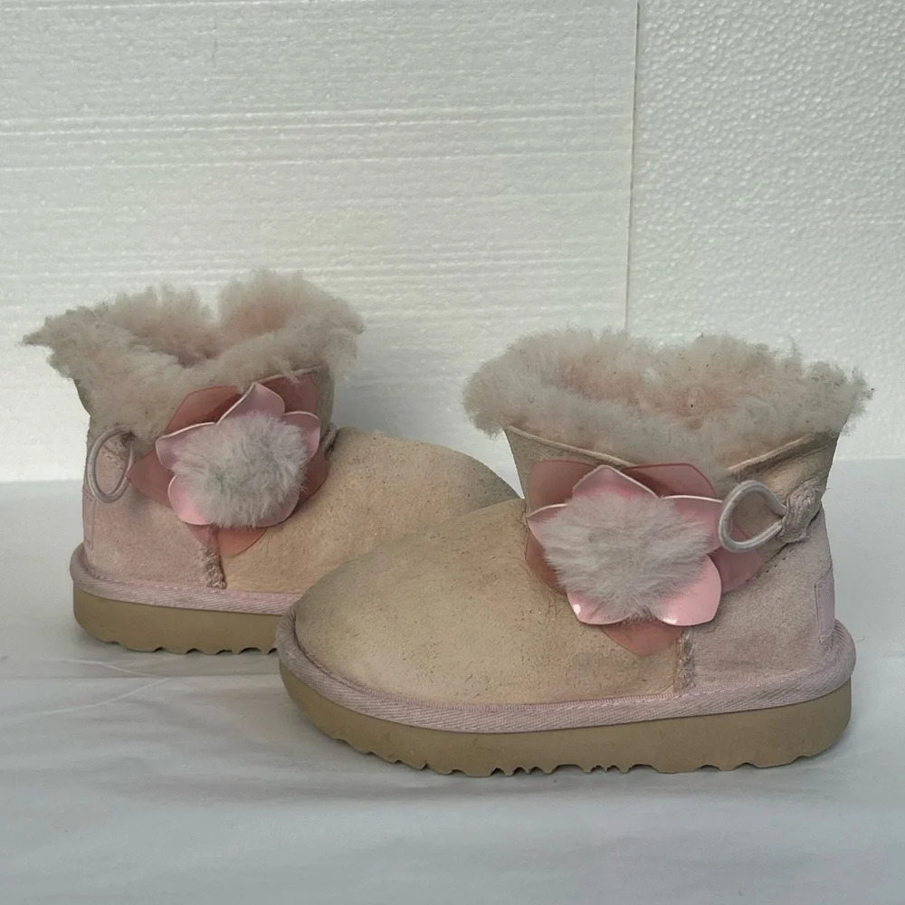 UGG Kids Mini Bailey II Cactus Flower Seashell Pink Boot - Size 7